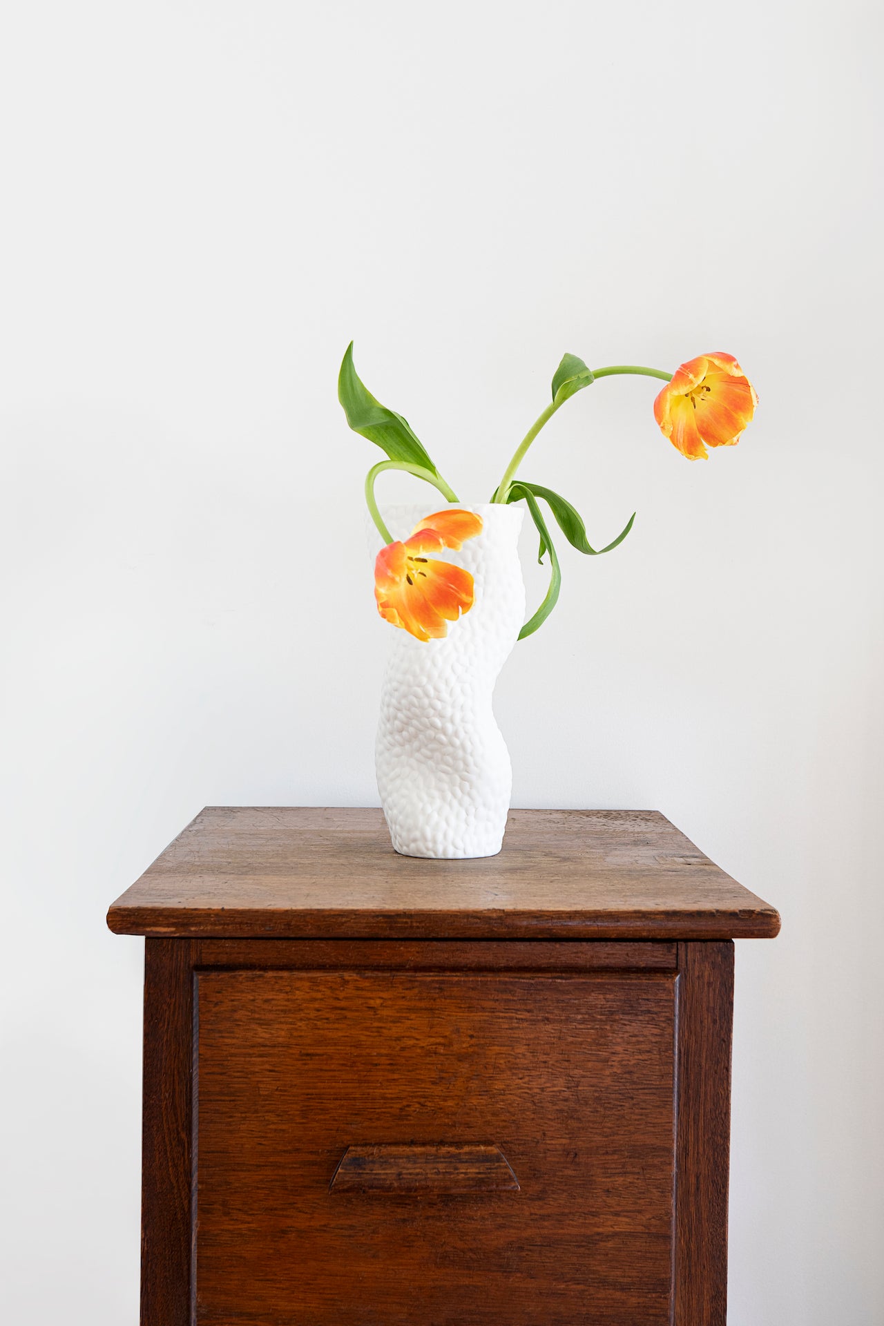 Contour Vase White