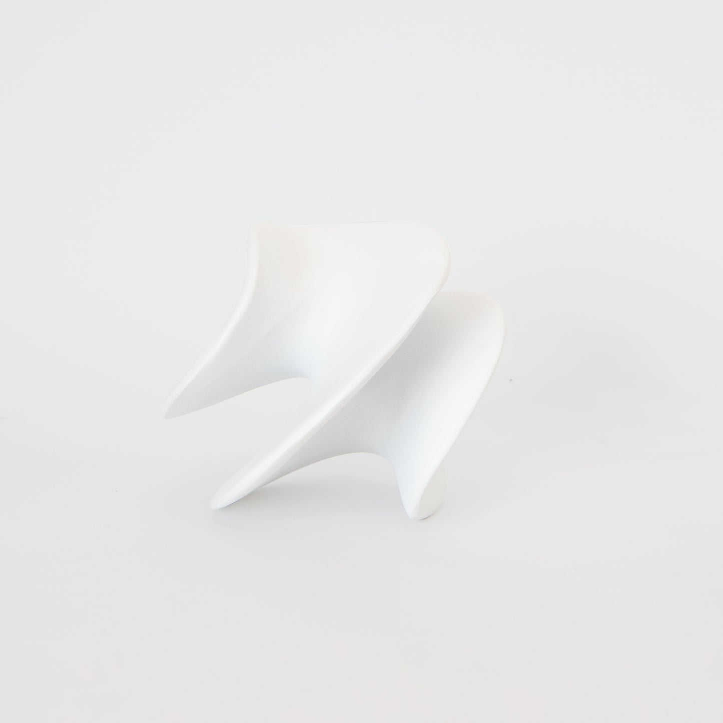 Swirl Object White